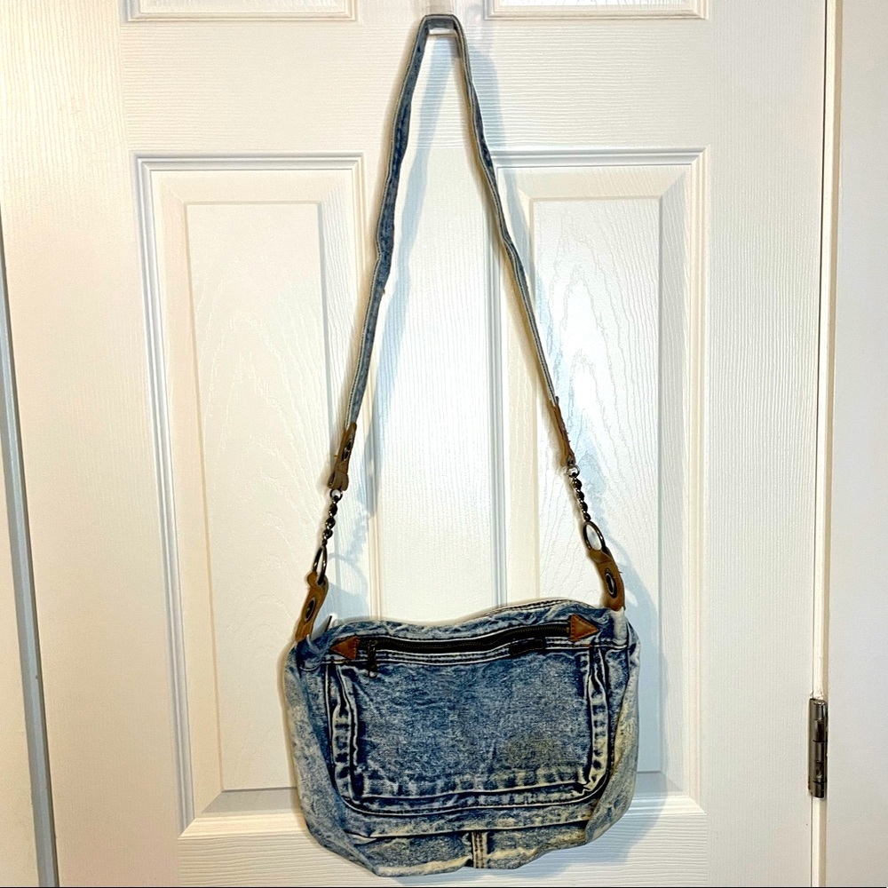 VTG Shane acid washed shoulder bag with chain & rivet details